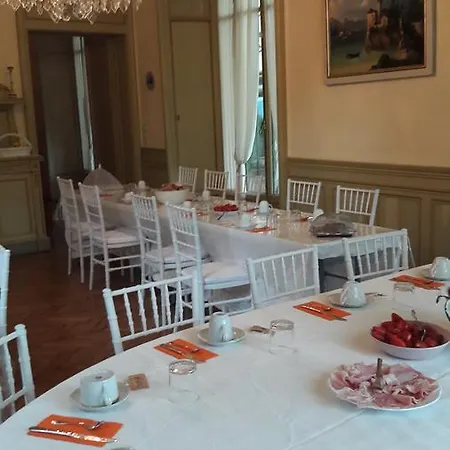 Le Due Torrette Oda ve Kahvaltı Erba